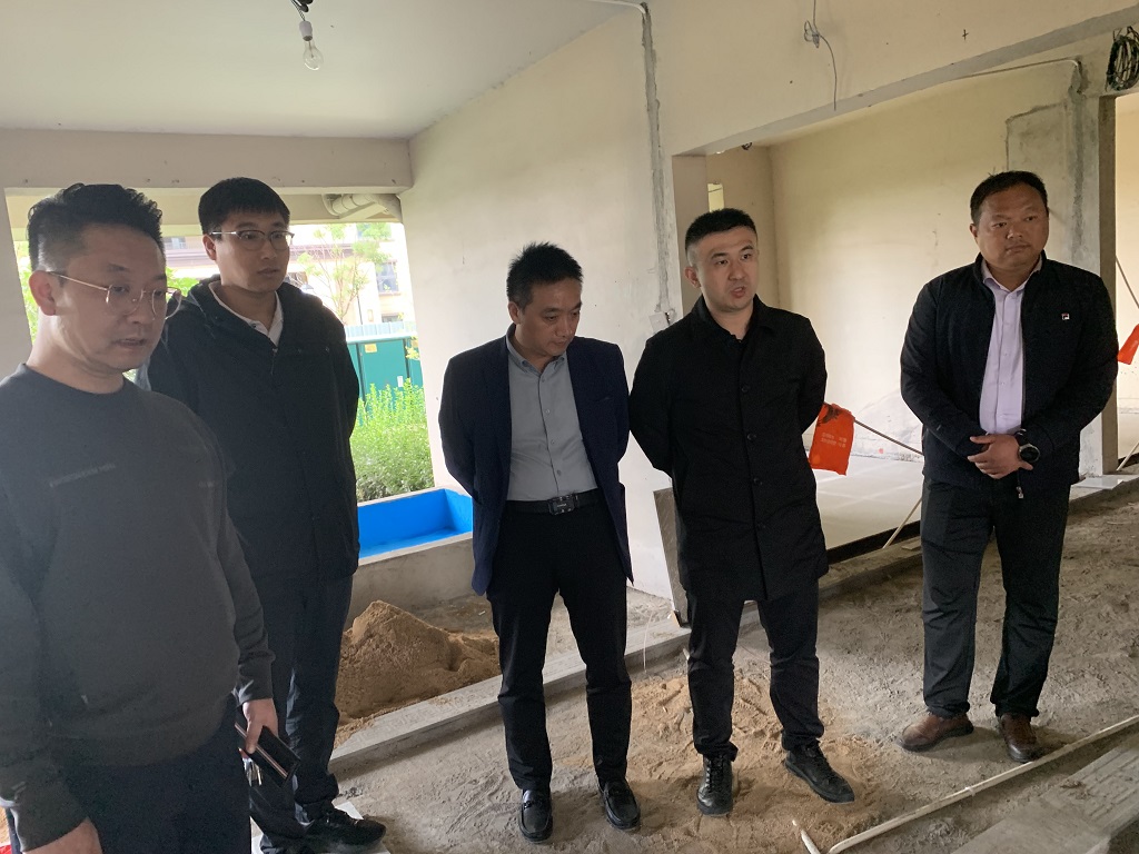 组织部人才办视察人才公寓装修进度