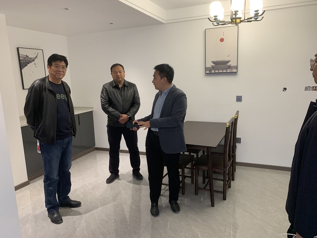市住建局来我区开展保租房调研视察工作