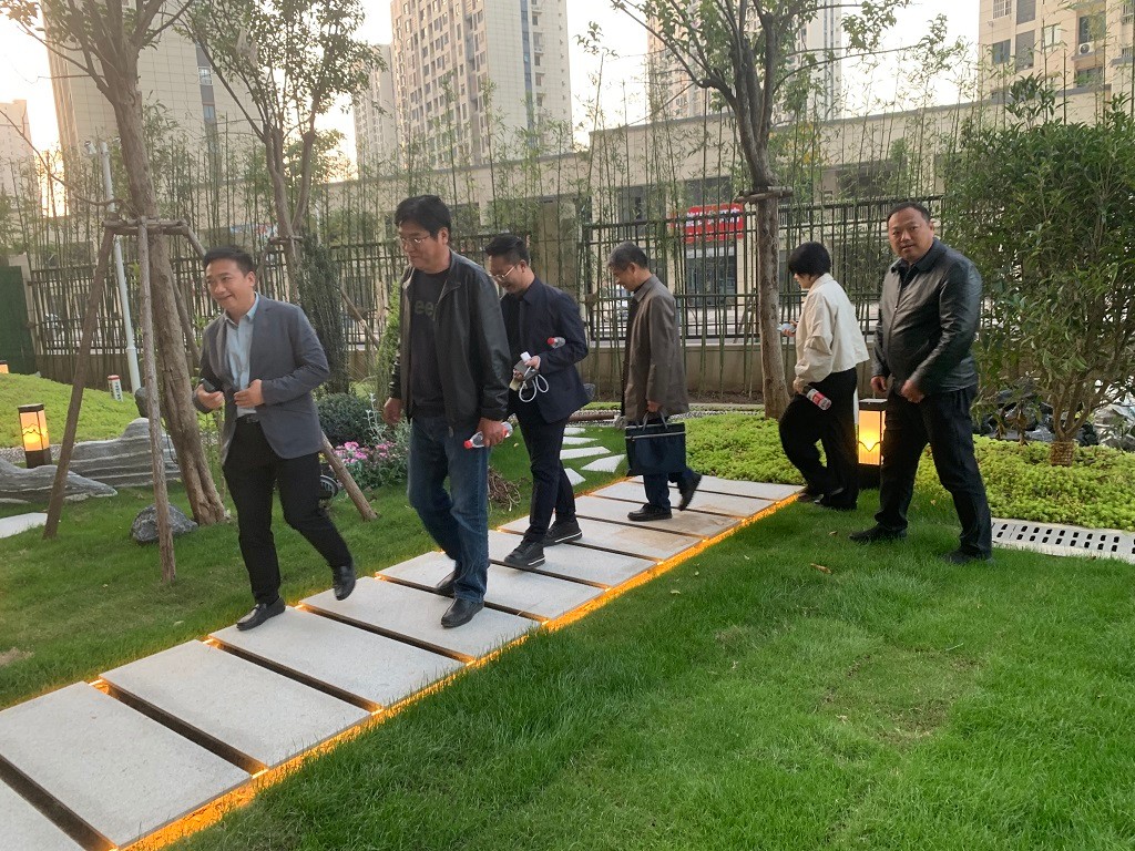 市住建局来我区开展保租房调研视察工作