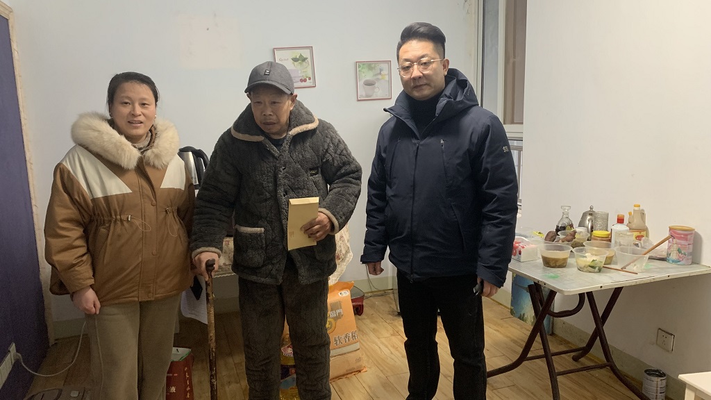 2024年春节前困难家庭走访慰问